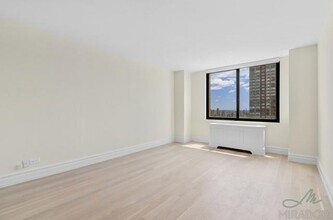 145 W 67th St in New York, NY - Building Photo - Building Photo