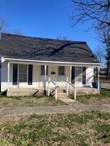 202 W 2nd St in Rector, AR - Building Photo