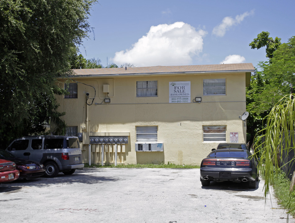 21 NW 59th St in Miami, FL - Building Photo