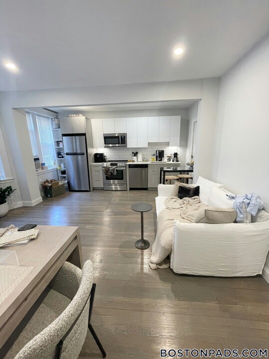 117 Park Dr in Boston, MA - Building Photo