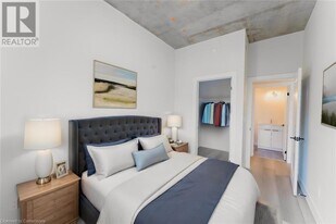 169 James St S in Hamilton, ON - Building Photo