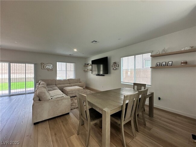 property at 137 Rohan Crst Ave