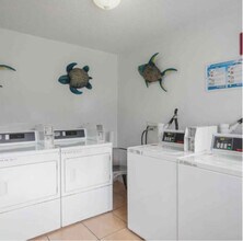 16208 Cornuta Ave-Unit -B in Bellflower, CA - Building Photo - Building Photo