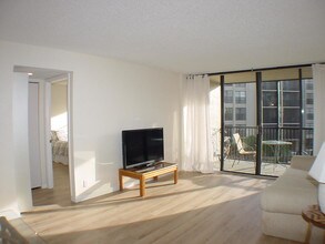 20 Royal Palm Way-Unit -303 in Boca Raton, FL - Building Photo - Building Photo