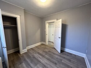 128 Carrick Ave in Hamilton, ON - Building Photo - Building Photo