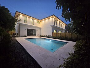 6500 SW 84th St in Miami, FL - Foto de edificio - Building Photo