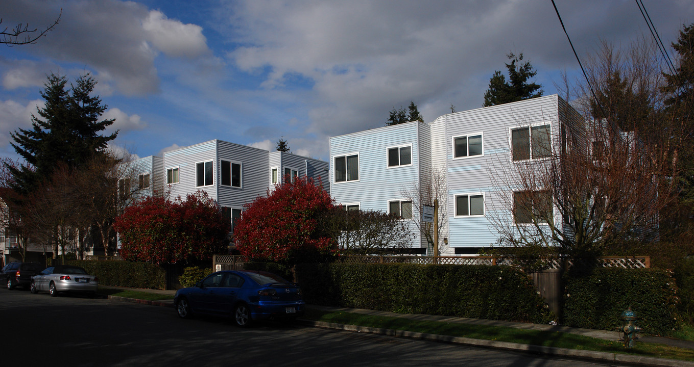 Blue Ridge Court Apartments in Seattle, WA - Foto de edificio