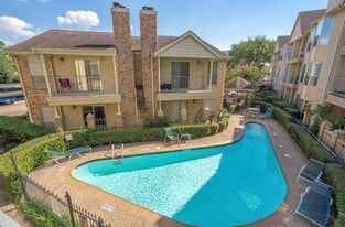12550 Whittington Dr in Houston, TX - Building Photo
