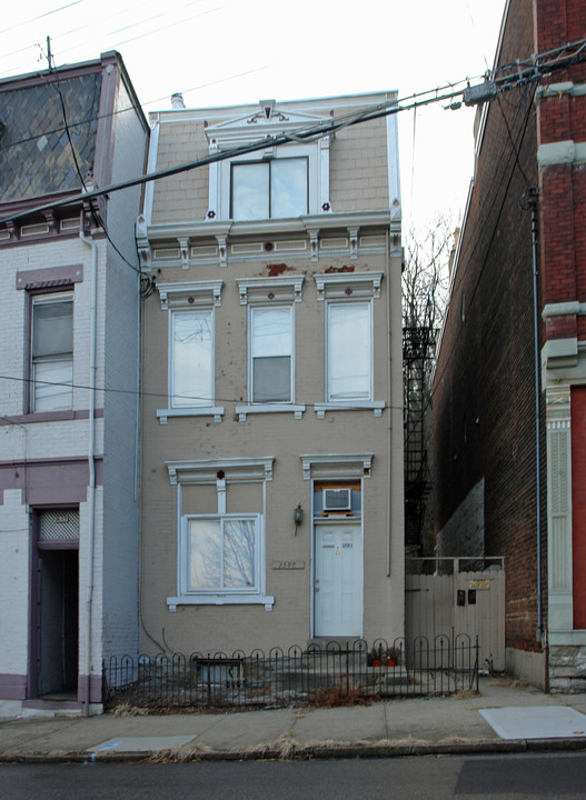 2580 W McMicken Ave in Cincinnati, OH - Building Photo