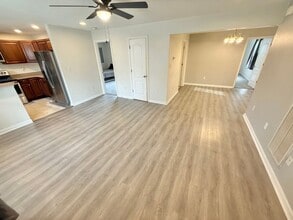 8018 W Glen Rd in Norfolk, VA - Foto de edificio - Building Photo