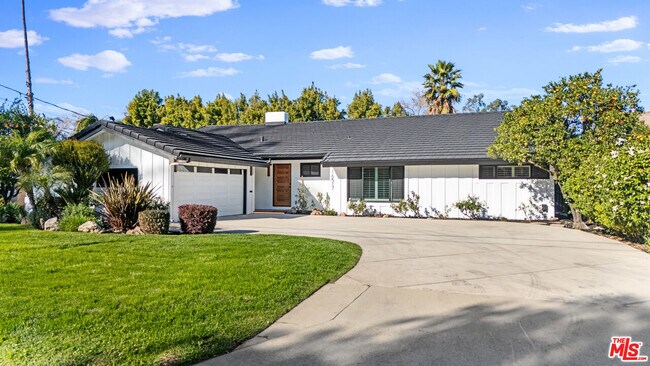 16517 Hartsook St in Los Angeles, CA - Building Photo - Building Photo