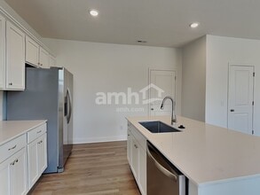 212 Deanscroft Dr in Pickerington, OH - Building Photo - Building Photo