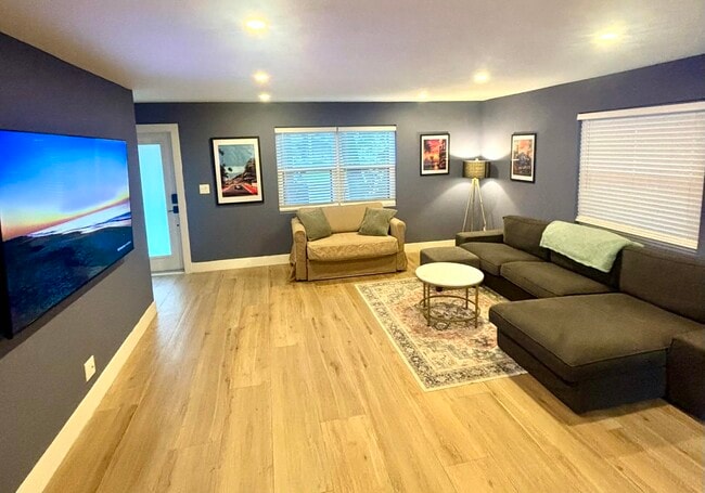 1709 SW 24th St in Fort Lauderdale, FL - Foto de edificio - Building Photo