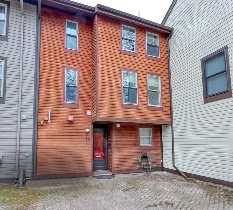 12 Lilac Ct in Cambridge, MA - Building Photo