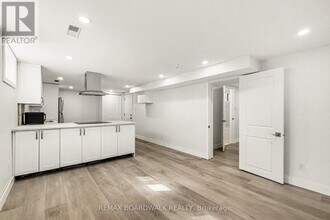 2486 Kaladar Ave in Ottawa, ON - Building Photo - Building Photo