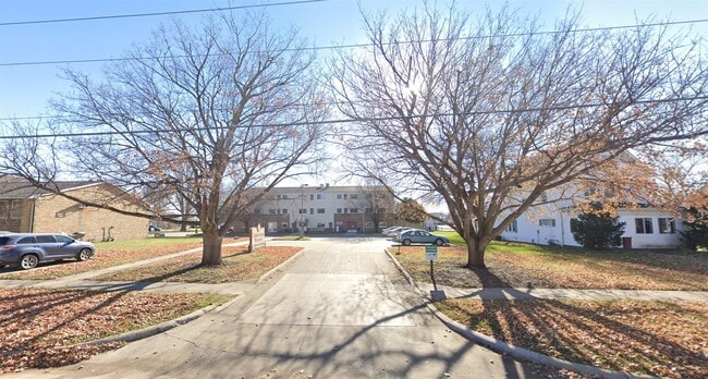904 E Milwaukee Ave in Storm Lake, IA - Building Photo - Building Photo