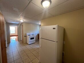 131 School St, Unit 2L in North Brookfield, MA - Building Photo - Building Photo