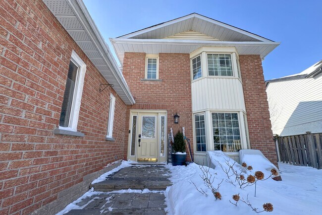 1669 Dellbrook Ave in Pickering, ON - Building Photo - Building Photo