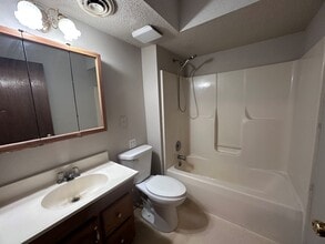 15986 Arrowhead Rd in Danville, IL - Building Photo - Building Photo