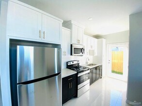 13 W Rutherford Ave in Edinburg, TX - Building Photo - Building Photo