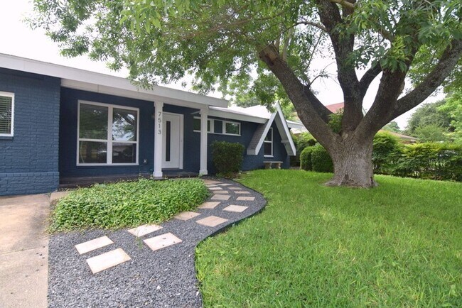 7513 Carriage Dr in Austin, TX - Building Photo - Building Photo