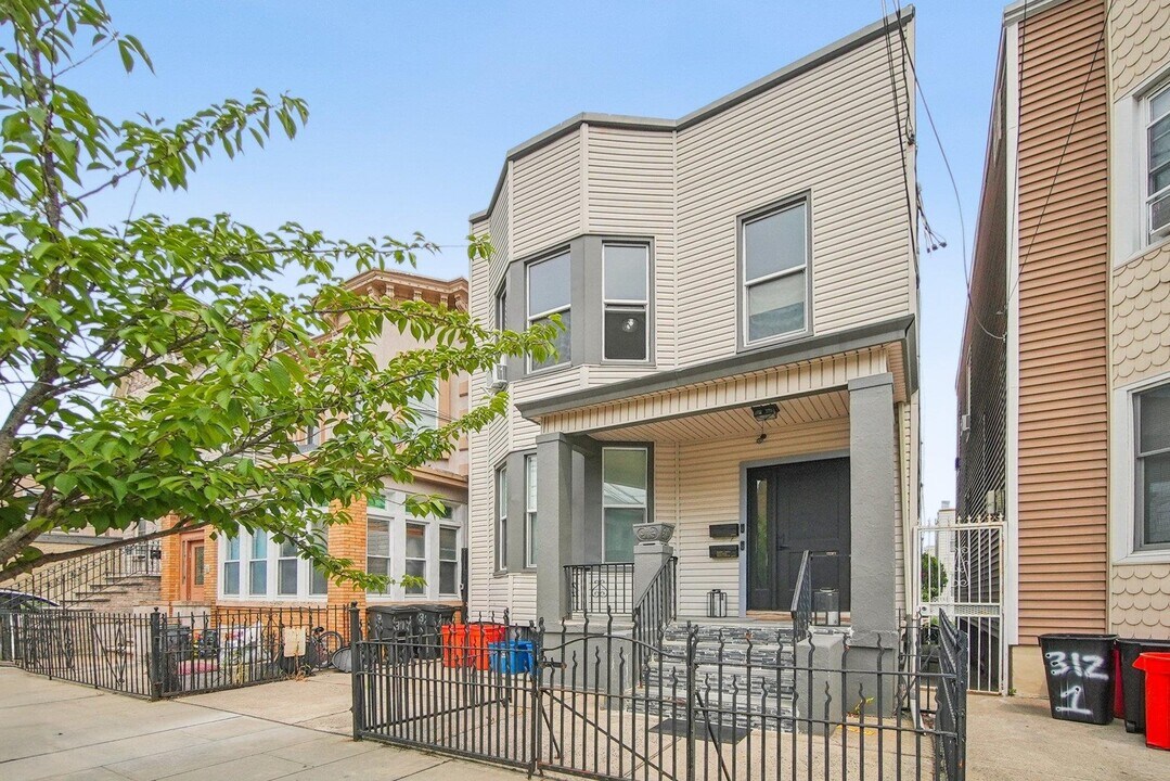 314 25th St in Union City, NJ - Foto de edificio