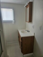 9 1/2 3rd Ave, Unit Upstairs in Mount Vernon, OH - Building Photo - Building Photo