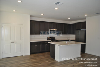 2273 Milky Way Cir in Roseville, CA - Building Photo - Building Photo