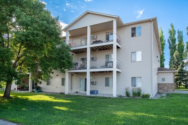 Sandstone Apartments in Fargo, ND - Building Photo - Building Photo