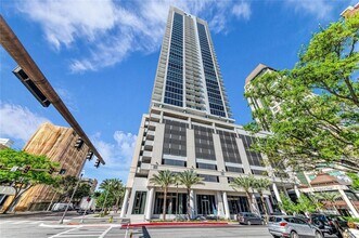 275 1st Ave S in St. Petersburg, FL - Building Photo - Building Photo