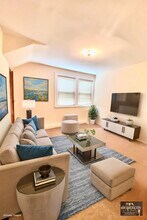 206 N Corona Ave, Unit 2 in Valley Stream, NY - Building Photo - Building Photo