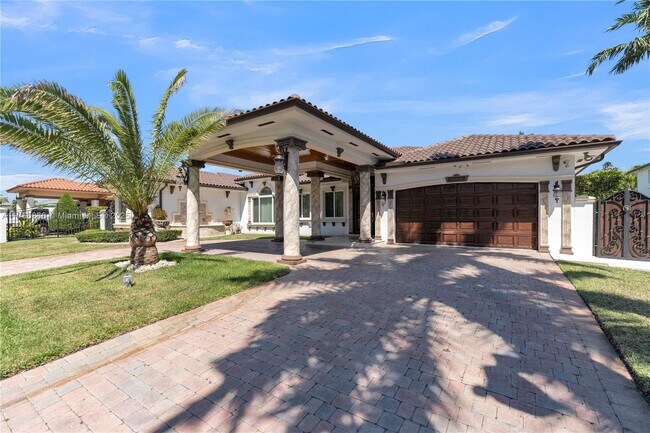 13493 SW 34th St in Miami, FL - Foto de edificio - Building Photo