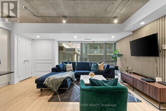 95 Bathurst St in Toronto, ON - Building Photo - Building Photo