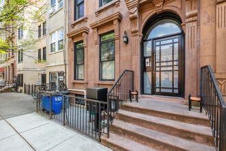 140 Jefferson Ave in Brooklyn, NY - Foto de edificio - Building Photo