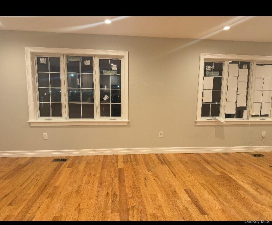 100-12-100199 199th St in Queens, NY - Building Photo