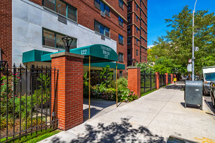 University Towers in Brooklyn, NY - Foto de edificio - Building Photo