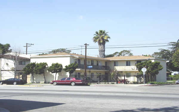 3043 E Artesia Blvd in Long Beach, CA - Foto de edificio