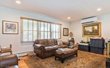 326 Ramapo Valley Rd in Oakland, NJ - Building Photo - Building Photo