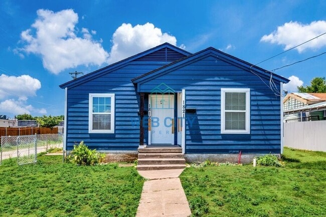 property at 1821 Lea Crest Dr