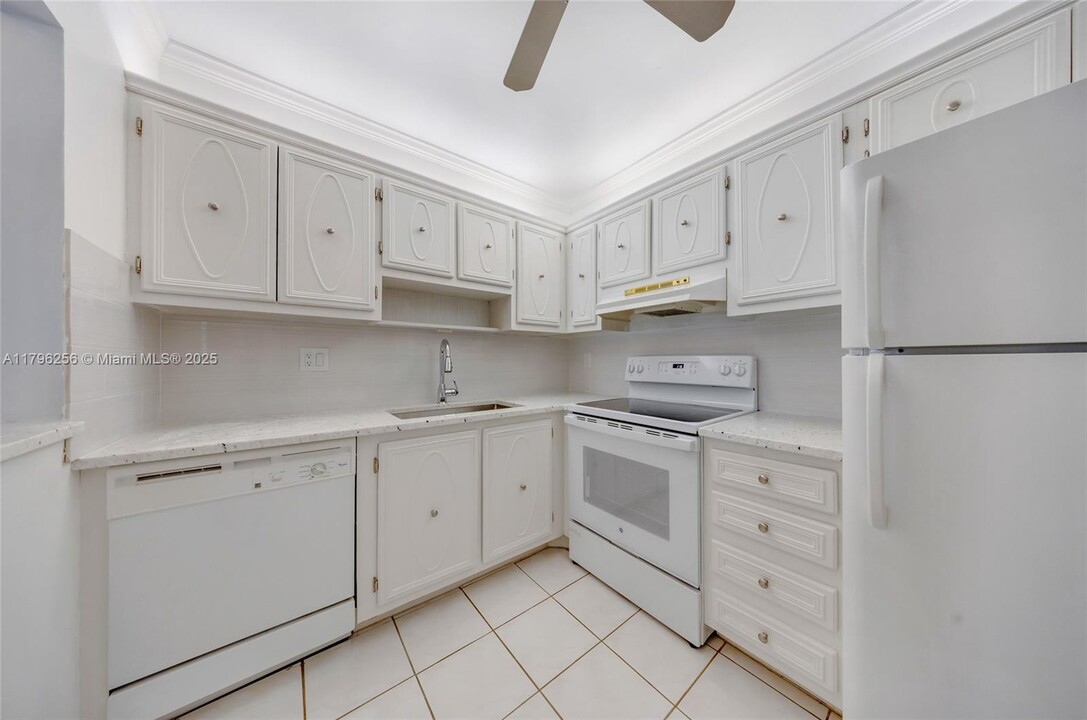 257 S Cypress Rd in Pompano Beach, FL - Building Photo