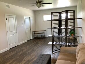 4275 Old Thomas Rd, Unit Unit 3 Pool House in Aubrey, TX - Building Photo - Building Photo