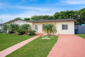 10440 SW 126th Ave in Miami, FL - Foto de edificio - Building Photo