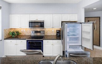 616 Clearwater Park Rd in West Palm Beach, FL - Building Photo