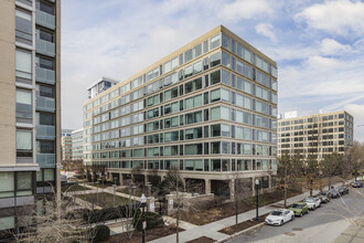 Waterfront Tower in Washington, DC - Foto de edificio - Building Photo