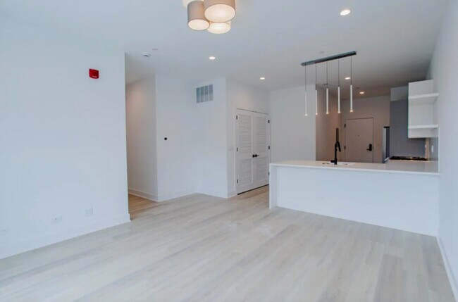 3821 N Ashland Ave in Chicago, IL - Building Photo - Building Photo