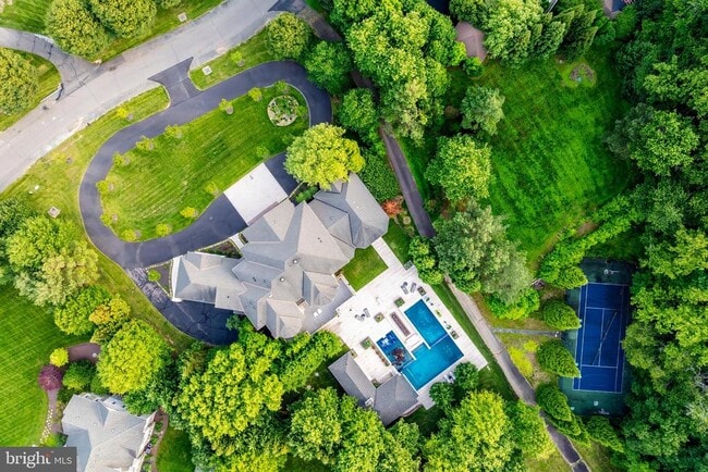 property at 860 Nicholas Run Dr