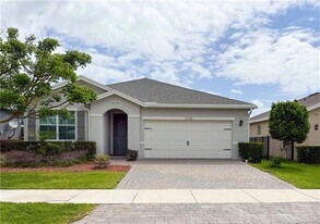 2730 NE Breezeway Cir in Ocean Breeze, FL - Building Photo