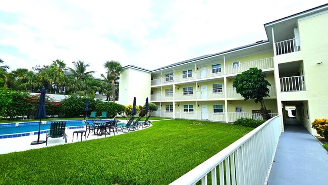 1441 Ocean Dr in Vero Beach, FL - Building Photo - Building Photo