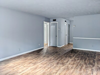 Somerset Apartment in College Park, GA - Building Photo - Building Photo