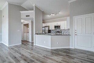 2111 Welch St in Houston, TX - Building Photo